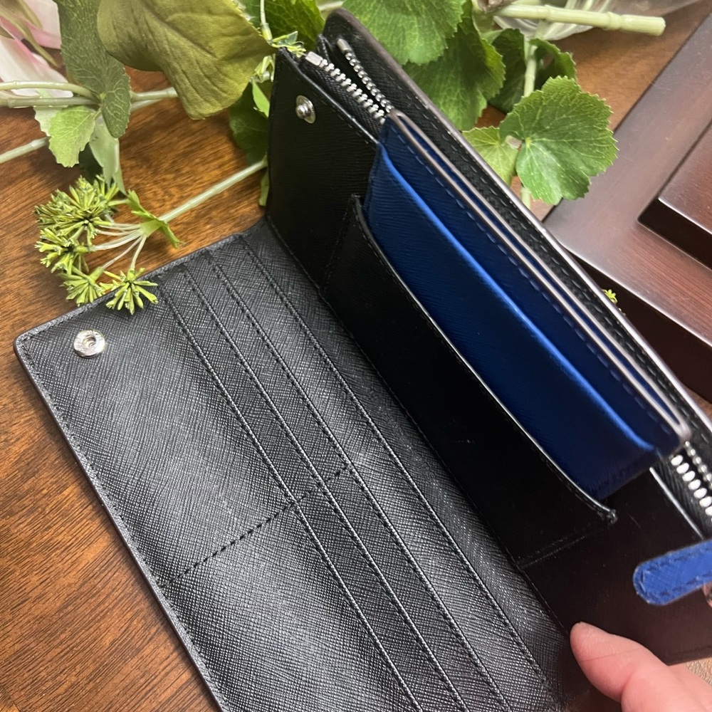 Michael Kors Blue Wallet - Picture 4 of 6